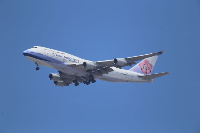 Boeing 747-400 (B-18212)
