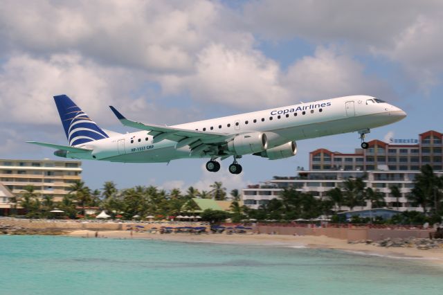 Embraer ERJ-190 (HP157CMP) - Arriving into TNCM taken from Maho Beech