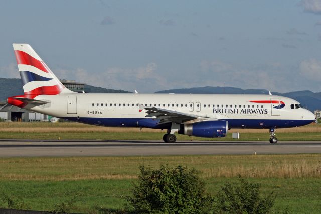 Airbus A320 (G-EUYA)