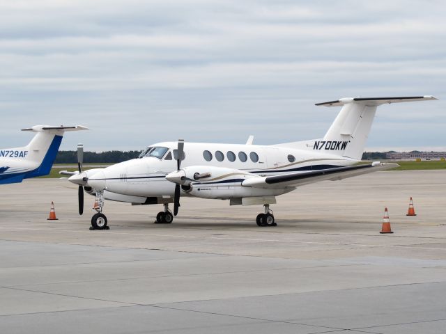 Beechcraft Super King Air 200 (N700KW) - A very nice King Air 200.