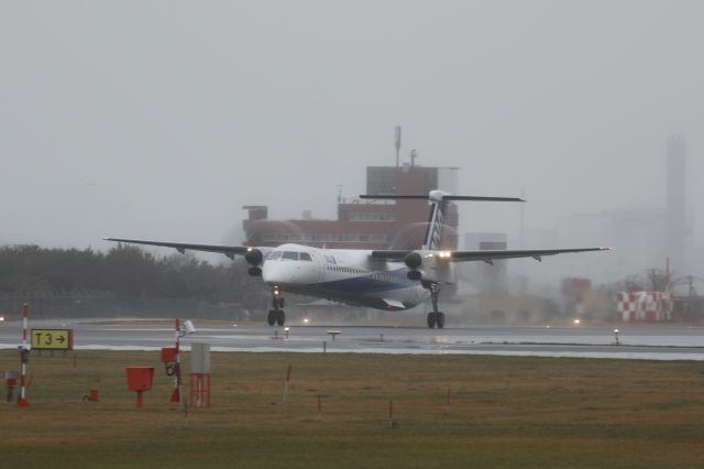 de Havilland Dash 8-400 (JA851A) - 15 November 2015:HKD-CTS.