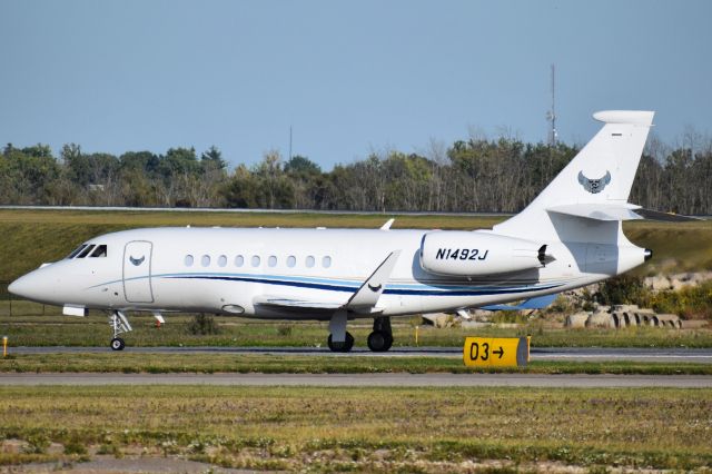 Dassault Falcon 2000 (N1492J) - Privately owned 2005 Falcon 2000EX arriving into the FBO Ramp at the Buffalo Niagara International Airport