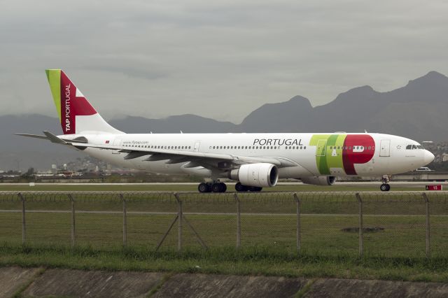 Airbus A330-300 (CS-TOQ)