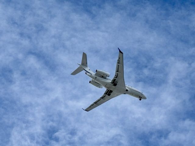 — — - NetJets