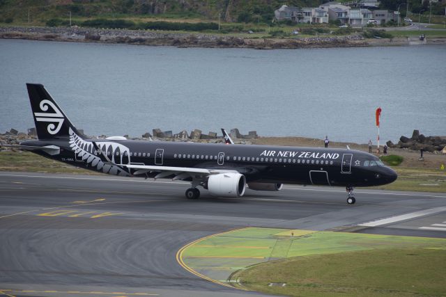 Airbus A321 (ZK-NNA) - ZK-NNA lining up for departure on runway 34.