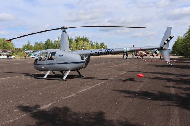 Robinson R-44 (C-GJRE) - C-GJRE Robinson R-44 RVA à CSQ4 Aéroport de Casey QC. le 02-09-2023 à 10:47