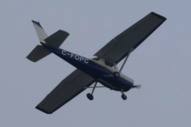Cessna 152 (C-FOPC) - C-FOPC Cessna Commuter 152 Cargair Aviation Inc. Survolantt la ville de Lavaltrie QC. Le 17-11-2024 à 13:58.