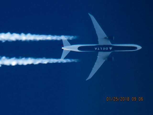 BOEING 767-400 (N832MH)