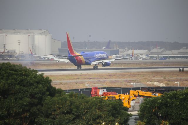 Boeing 737-800 (N8555Z)