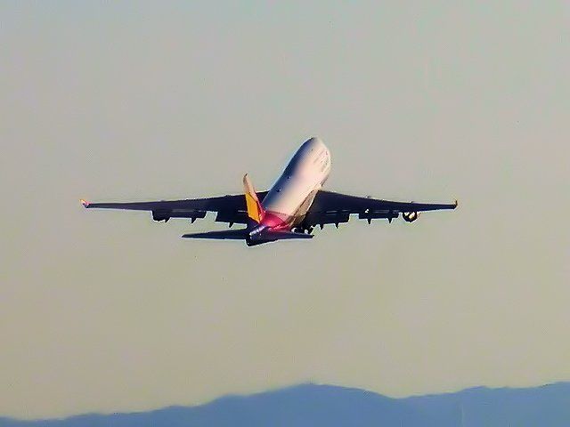 Boeing 747-400 (HL7428)