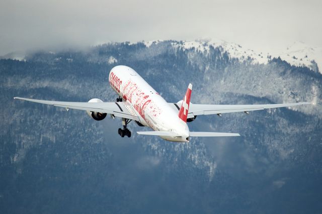 BOEING 777-300ER (HB-JNA)