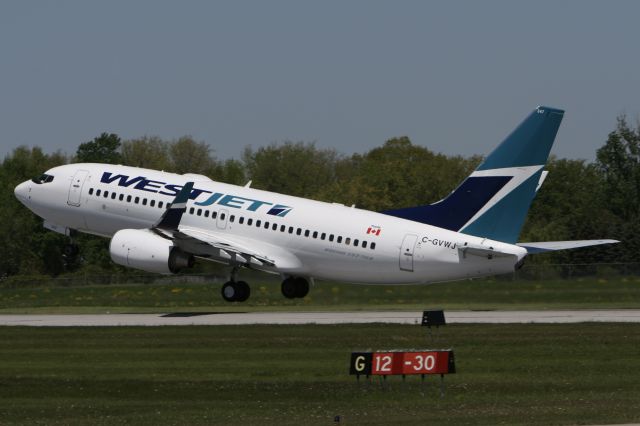 Boeing 737-700 (C-GVWJ)