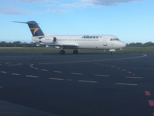 Fokker 70 (VH-NKU) - Alliance F70 arriving into Mackay, Queensland