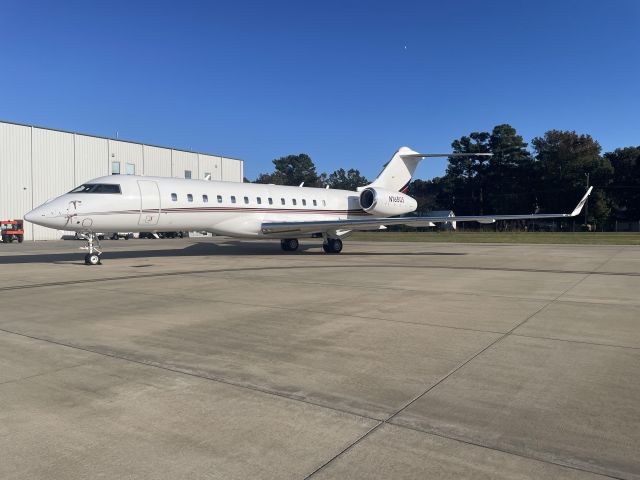 Bombardier Global Express (N165QS) - NetJets Bombardier Global 6000 @KECG ramp.