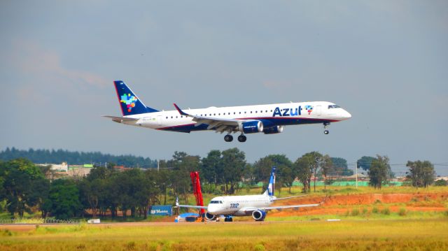 Embraer ERJ-190 (PR-AUM)