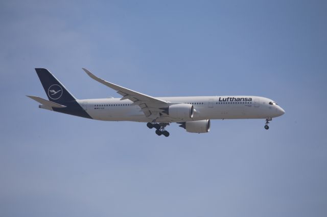 Airbus A350-900 (D-AIXB)