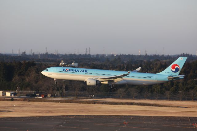 Airbus A330-300 (HL7525)