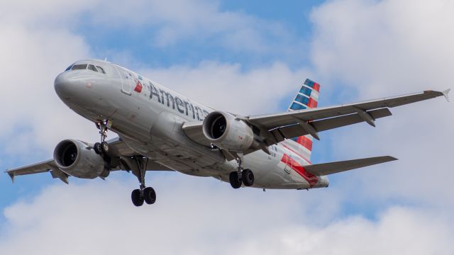Airbus A319 (N754UW) - American A319 arriving from Phoenix (23 May, 2021)