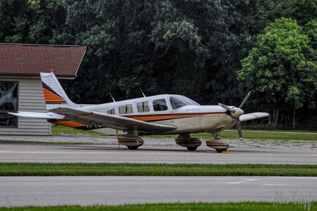 Piper Cherokee —