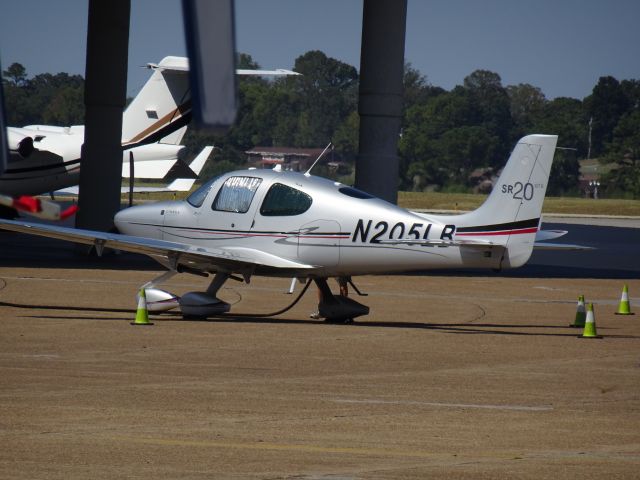 Cirrus SR-20 (N205LB)