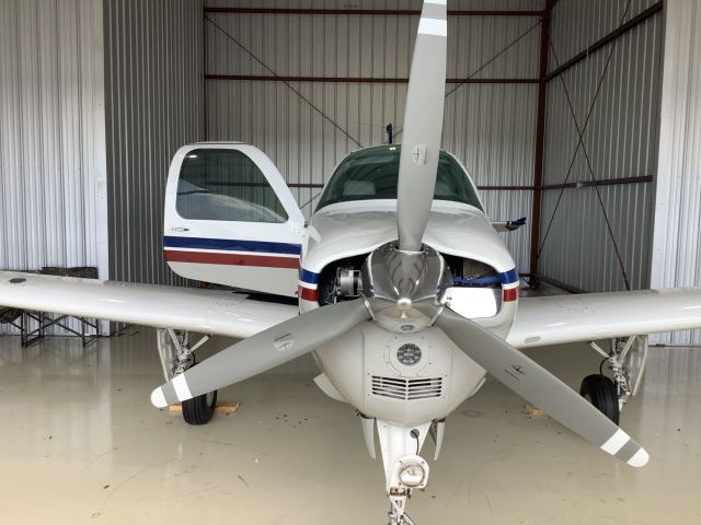 Beechcraft Bonanza (33) (N234WW)