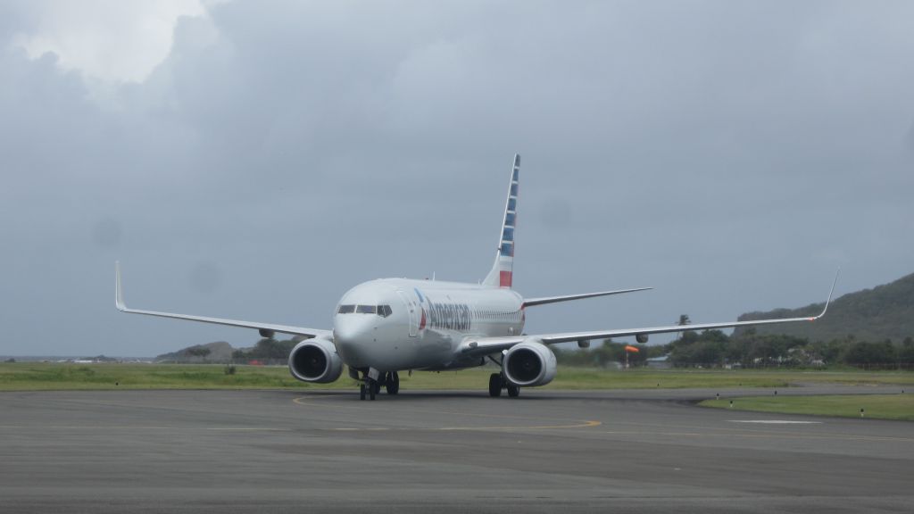 Boeing 737-800 (N864NN)