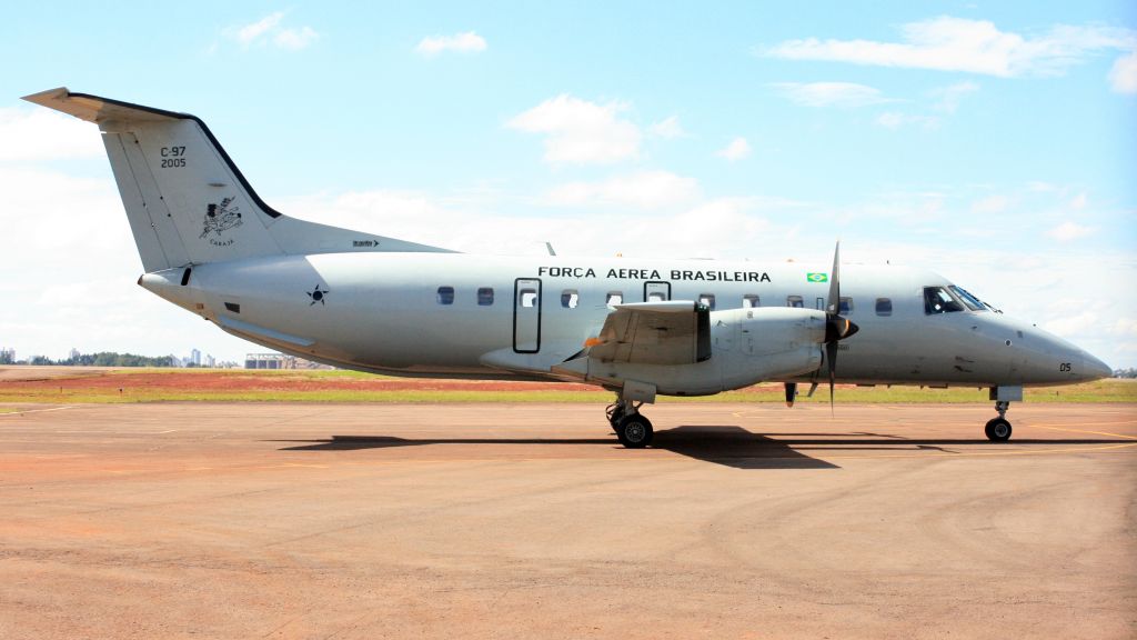 Embraer EMB-120 Brasilia (FAB2005)