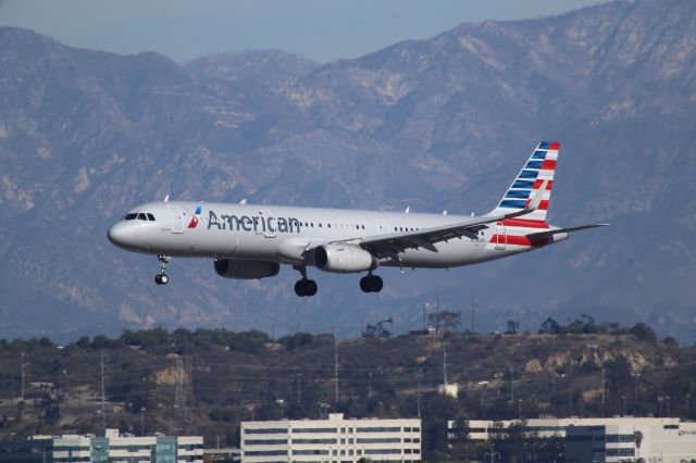 Airbus A321 (N126AN)