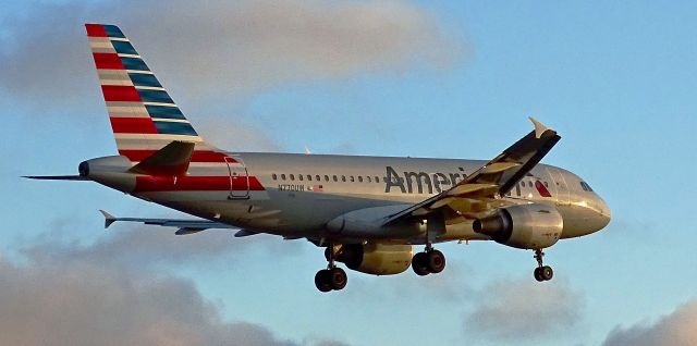 Airbus A319 (N770UW)