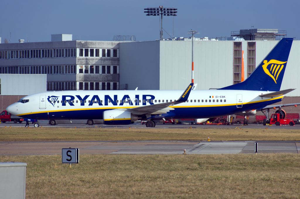 Boeing 737-800 (EI-EBK)