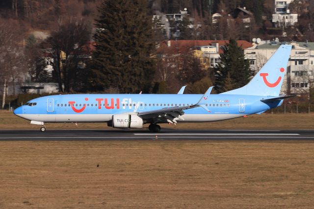 Boeing 737-800 (G-TUKM)