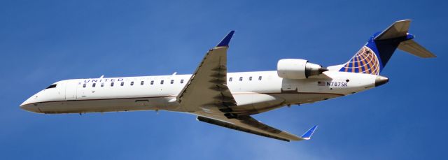 Canadair Regional Jet CRJ-700 (N787SK) - Departing runway 25 on April 3, 2017 for Aspen.