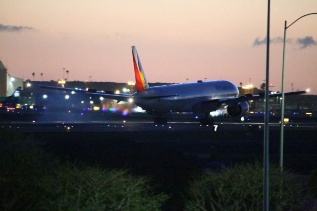 BOEING 777-300ER (RP-C7777)