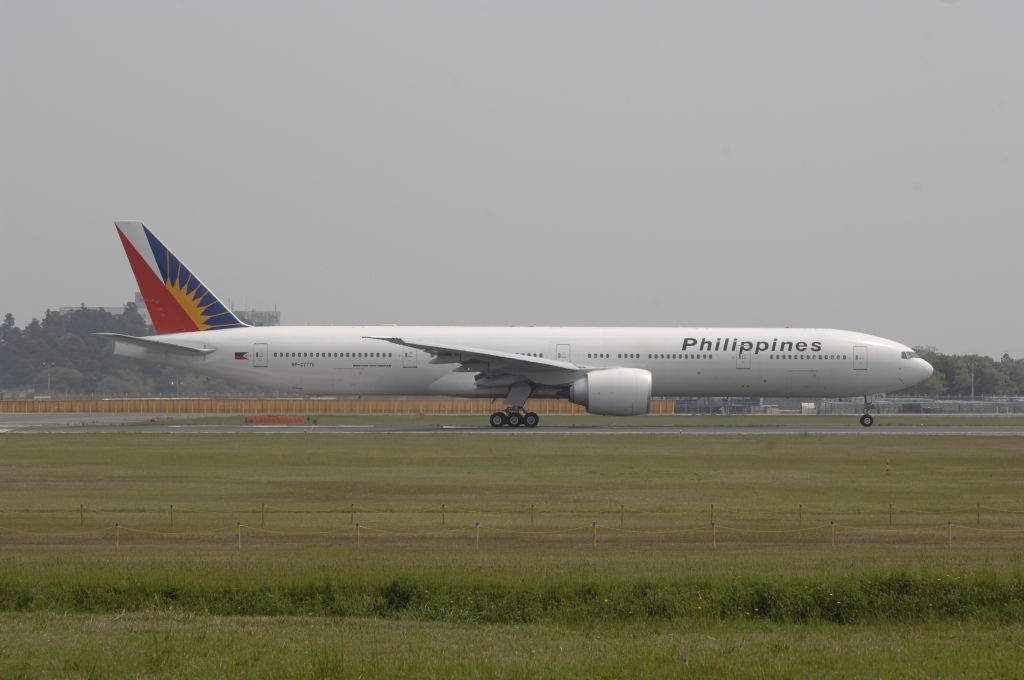 BOEING 777-300 (RP-C7776) - Departure at Narita Intl Airport 16R on 2010/5/5