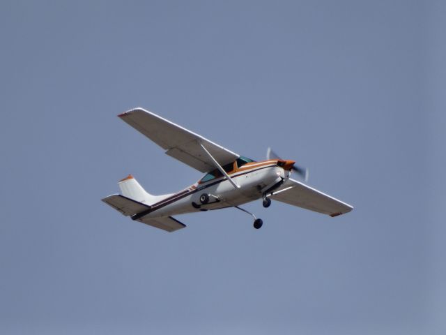 Cessna Skyhawk —