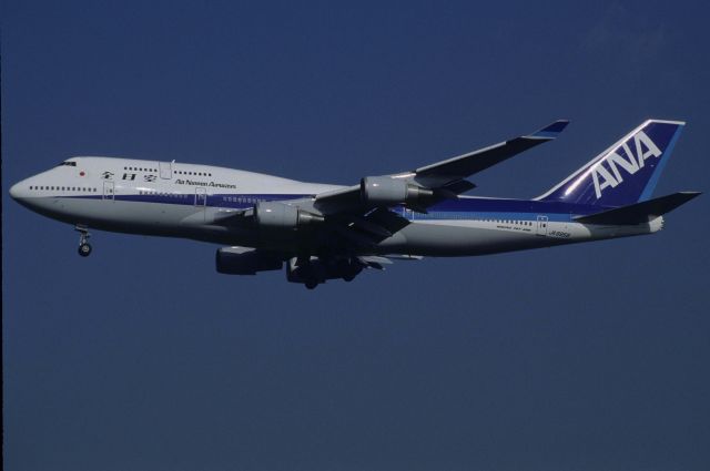 Boeing 747-400 (JA8958) - Final Approach to Narita Intl Airport Rwy34L on 1998/10/08