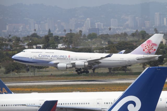 Boeing 747-400 (B-18212)