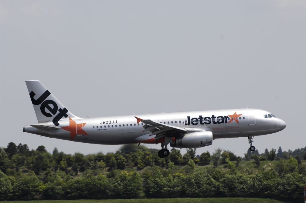Airbus A320 (JA03JJ) - Final Approach to Narita Intl Airport Rwy16L on 2013/05/06