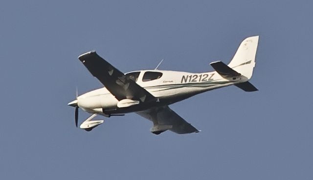 Cirrus SR-22 (N1212Z) - Over Putnam Ct