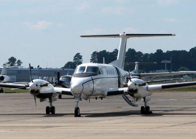 Beechcraft Super King Air 200 (84-0154) - U.S.A.F. Beech 200 (Huron) sitting on the ramp at Shreveport Regional. It brought LA Governor Bobby Jindal to Shreveport from Baton Rouge to welcome back a military unit from Iraq.