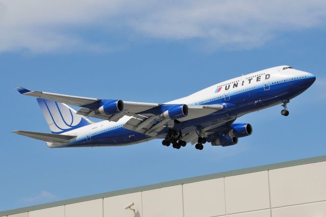 Boeing 747-400 (N181UA) - 2013