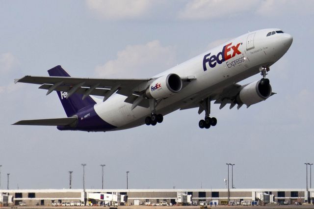 Boeing MD-11 (N567FE)