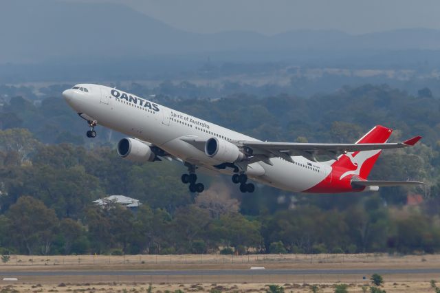 Airbus A330-300 (VH-QPF)