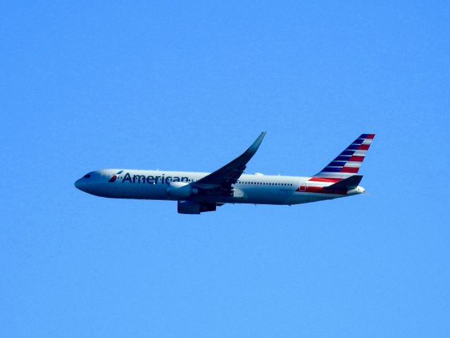 BOEING 767-300 (N396AN) - AAL96 PHL-BUD