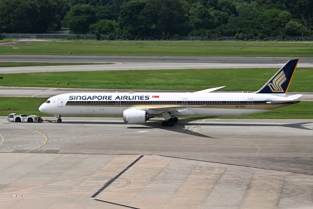 BOEING 787-10 Dreamliner (9V-SCN)