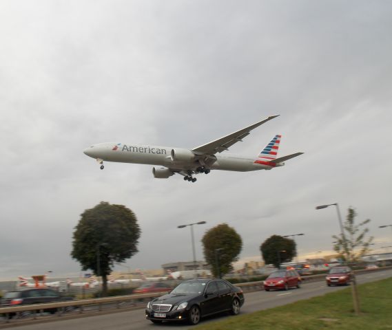 BOEING 767-300 (N399AN)