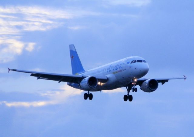 Airbus A319 (P4-AAE)