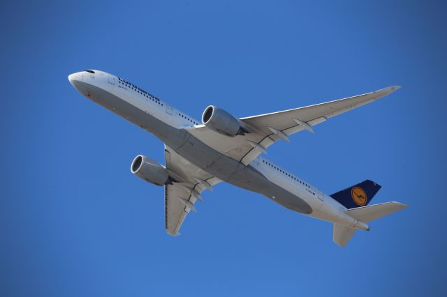 Airbus A350-900 (D-AIXD)