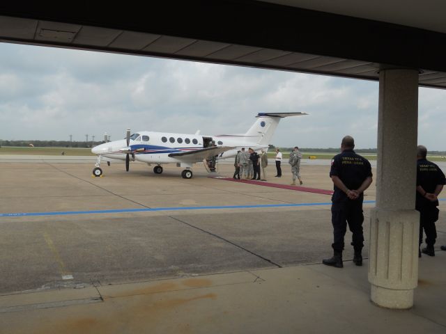 Beechcraft Super King Air 200 (TEXDOT3) - N3TX dropping of VIPs at Easterwood Field in College Station.