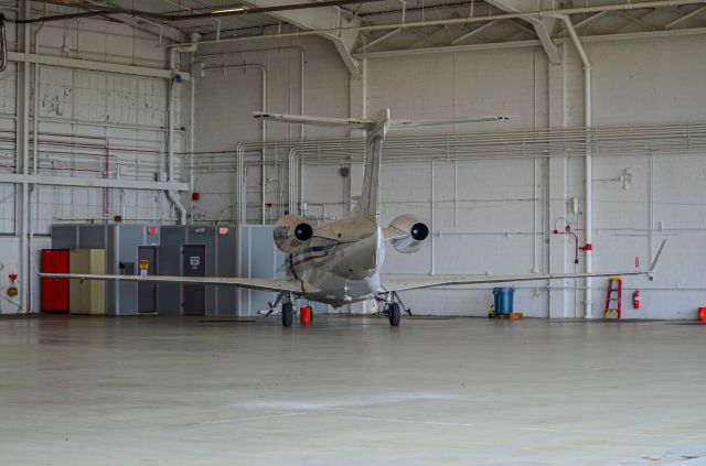 Embraer Phenom 300 (N322GV)